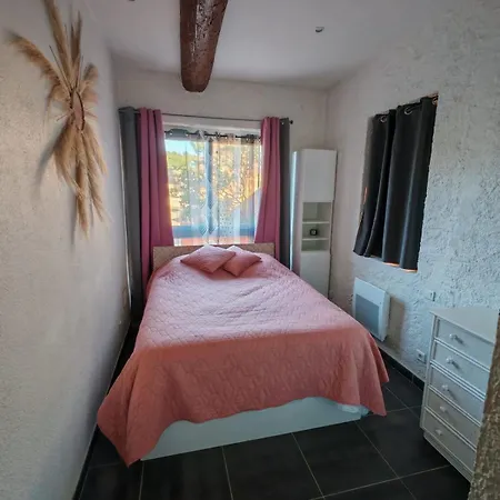 Enchanted Getaway Between Pine Forest And Pond Appartement Fitou